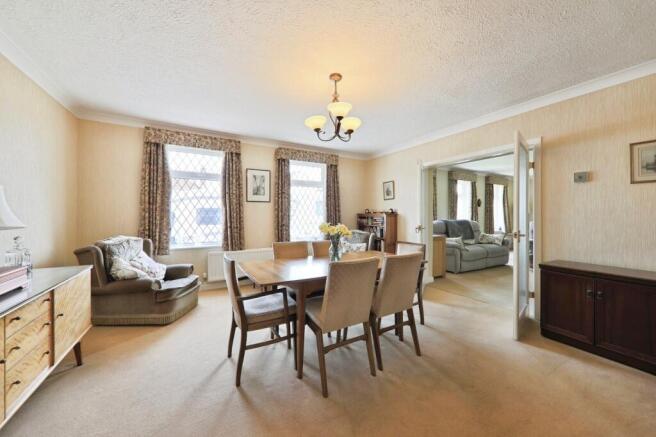 6 bed Detached for sale Image 7