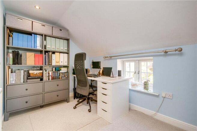 4 bed Detached for sale Image 11