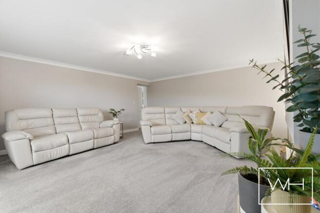 5 bed Detached for sale Image 12