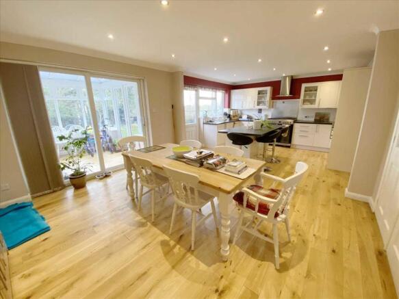 Dining Kitchen: