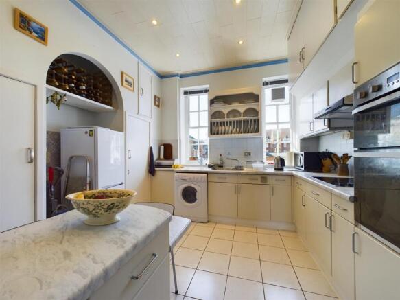 2 bed Apartment for sale Image 11