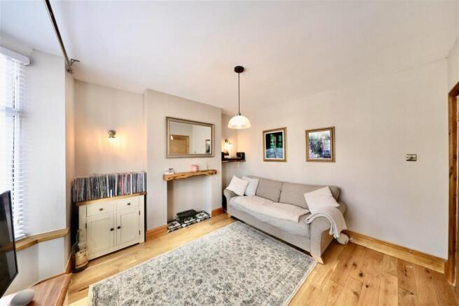 3 bed Semi-Detached for sale Image 6