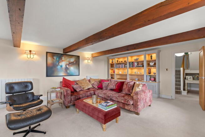5 bed Detached for sale Image 11