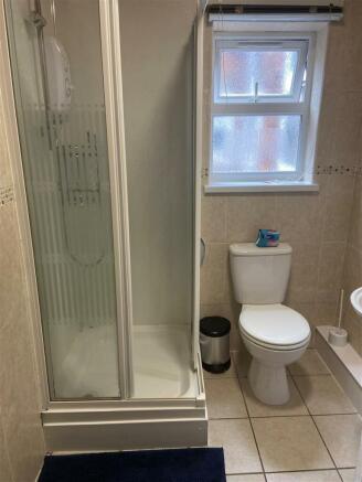Bathroom 1.JPG