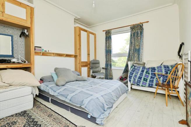 5 bed Semi-Detached for sale Image 11