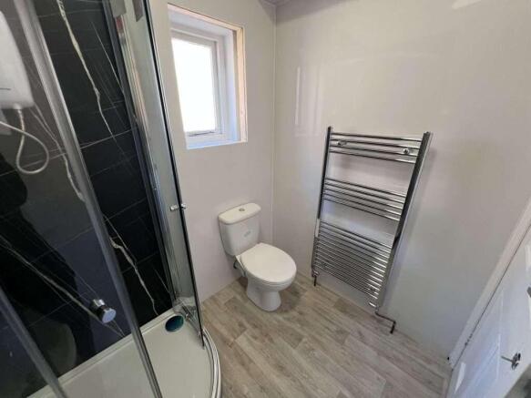 Studio to rent Image 7