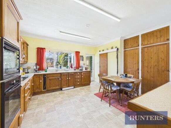 4 bed Detached Bungalow for sale Image 5