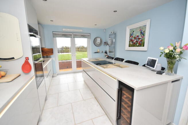 Kitchen/Breakfast...