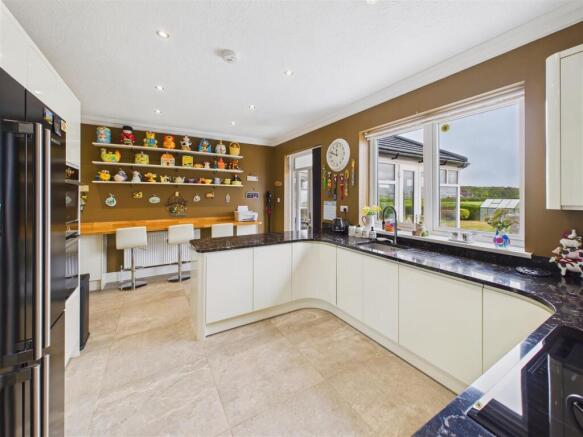 3 bed Detached Bungalow for sale Image 4