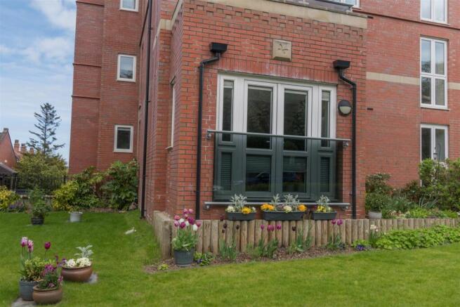 2 bed Apartment for sale Image 8