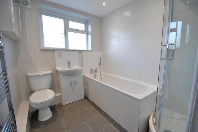 Luxurious Bath & Shower Room