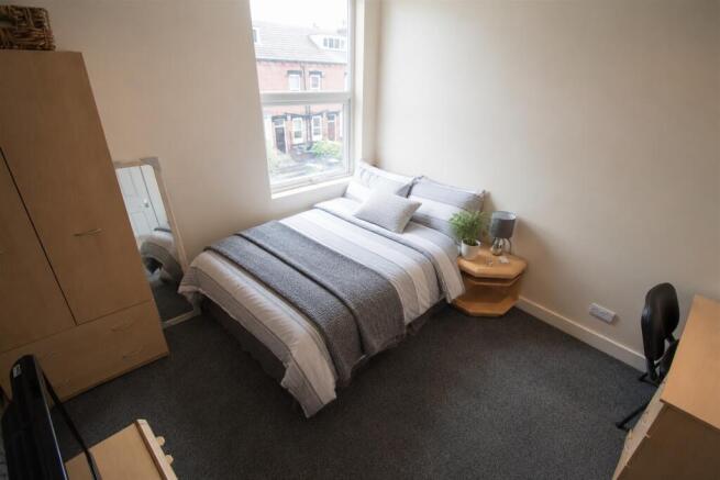 5 bed Terraced to rent Image 5