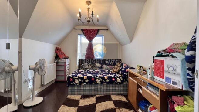 Bedroom 1 pic 3.jpeg
