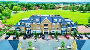 Flat 14, 10 The Pavilion, Victory Gardens, Reading RG2 9BH