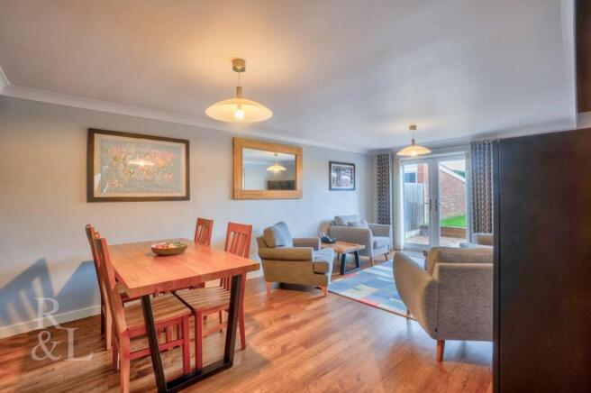 18 Marlborough Way (10).jpg