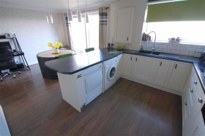 Fitted Kitchen/Dinin