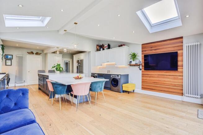 4 bed Detached for sale Image 4