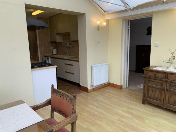 Kitchen3.jpg