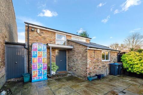 Briscoe Road, Colliers Wood