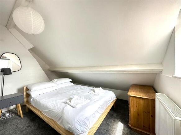 4 bed Terraced for sale Image 9