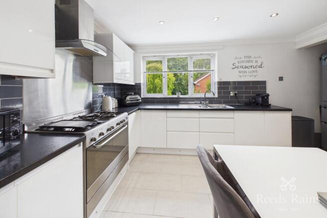 3 bed Semi-Detached for sale Image 5