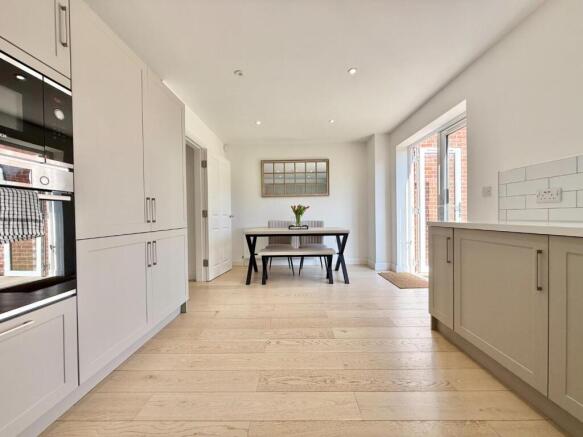 3 bed Detached to rent Image 4