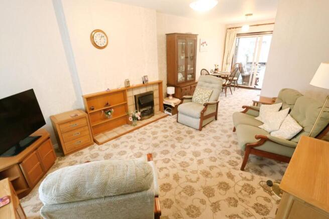 LIVING/DINING ROOM