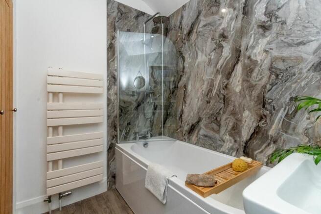 Bedrooms & Bathrooms