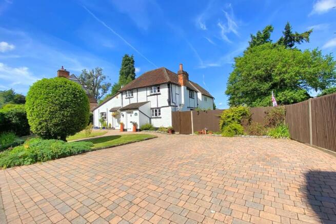 Lynwood Cottage Front Image.jpg