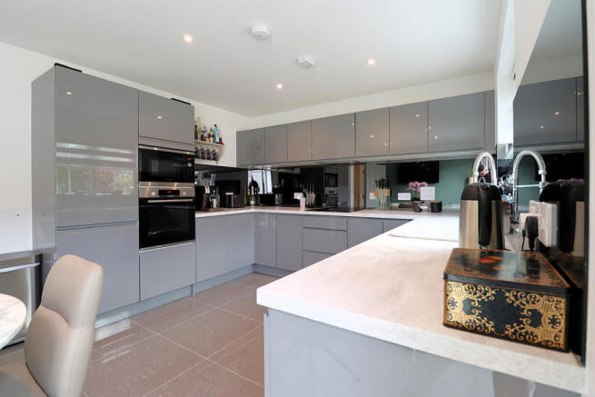 4 bed Detached for sale Image 8
