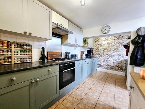 4 bed Semi-Detached for sale Image 8