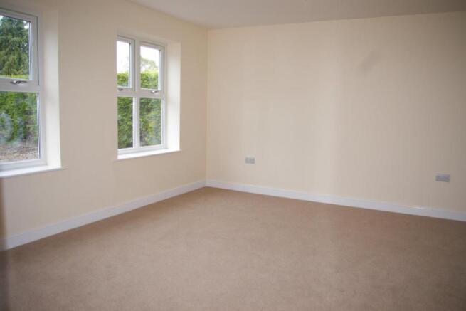 Front Bedroom GF.JPG