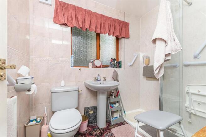 4 bed Detached for sale Image 12