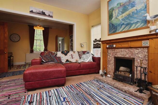 5 bed Semi-Detached for sale Image 11