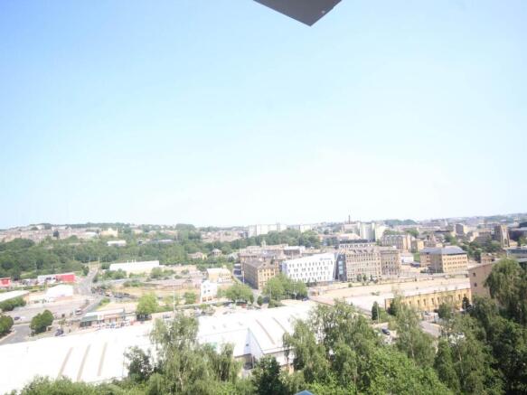 2 bed Flat to rent Image 12