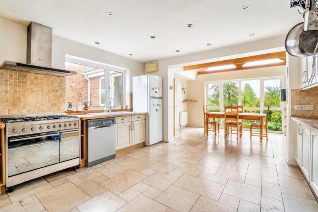 3 bed Bungalow for sale Image 5