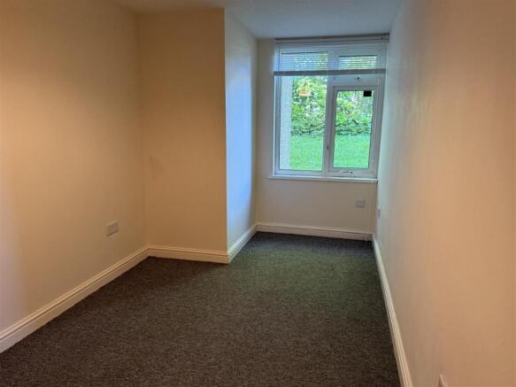 1 bed Apartment to rent Image 5