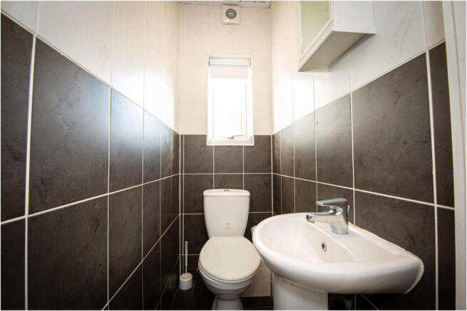 8 bed House to rent Image 12