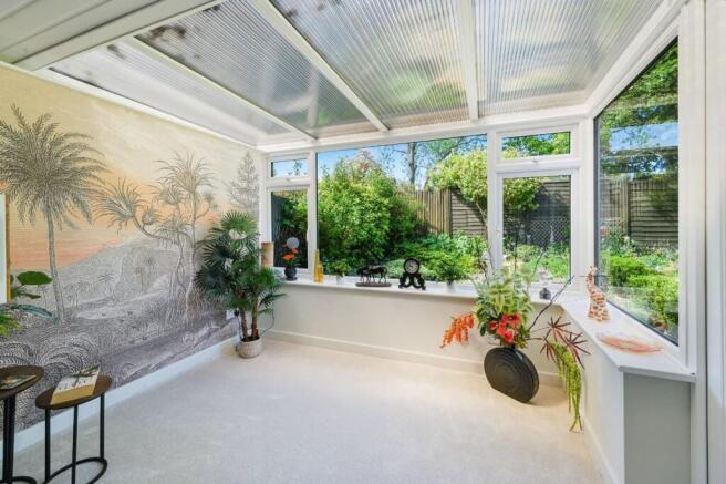 Royal Drive, Epsom, KT18 photo 3