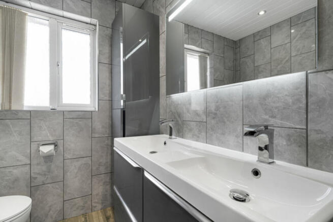 4 bed Detached for sale Image 11