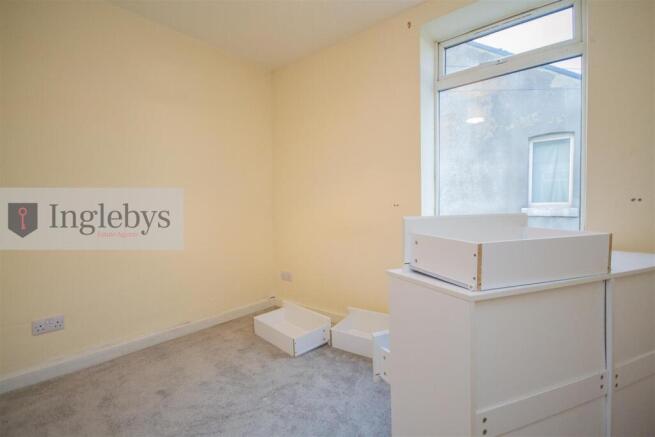 2 bed Terraced to rent Image 7