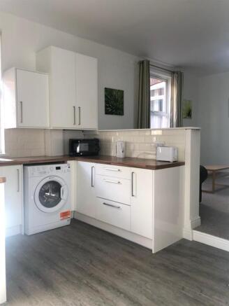 4) 2 Heathcote Street Kitchen.jpg