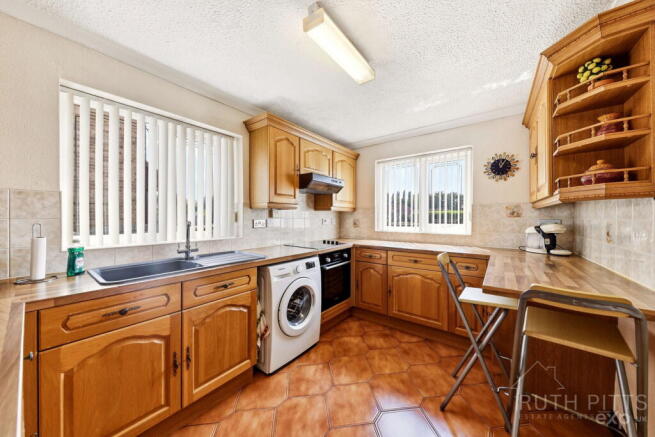 2 bed Detached Bungalow for sale Image 5