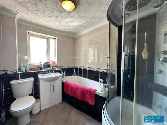 3 bed Terraced for sale Image 12