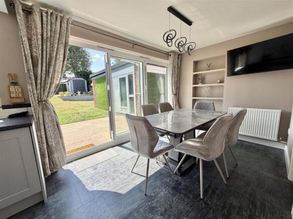 4 bed Semi-Detached for sale Image 5