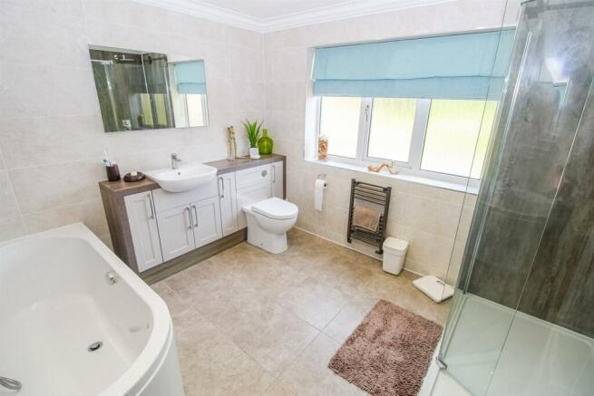 BATHROOM/W.C.