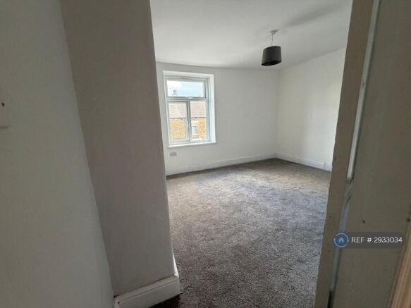 3 bed Terraced to rent Image 5