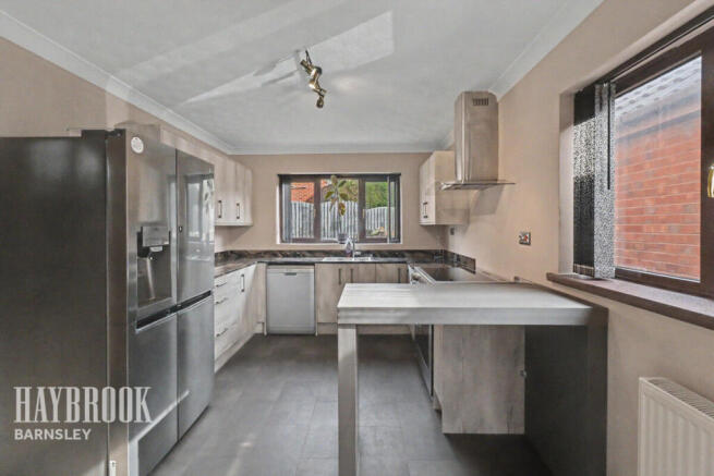 4 bed Detached for sale Image 3