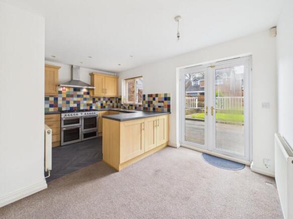 4 bed Detached for sale Image 10