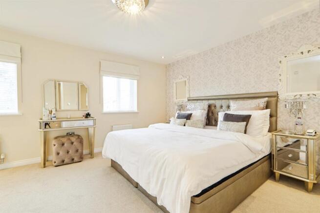 3 bed Town House for sale Image 4